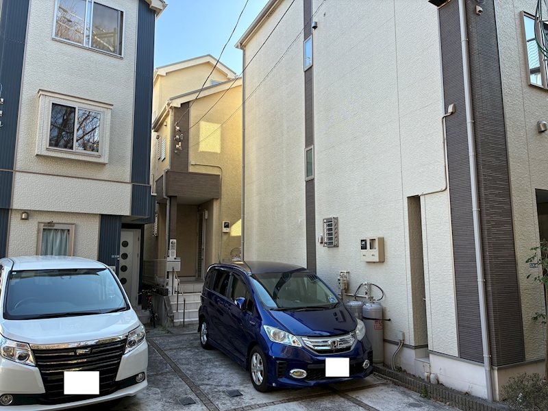 長沢2丁目　平成20年築の内装綺麗な戸建物件！ 現地写真（駐車場）