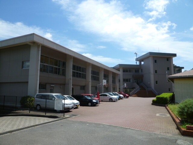 長沢2丁目　平成20年築の内装綺麗な戸建物件！ 中学校