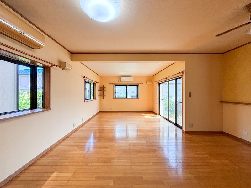 初声町入江中古戸建 内観写真（リビング）