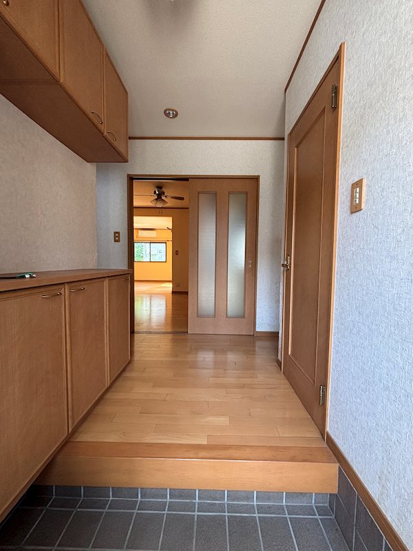 初声町入江中古戸建 現地写真（玄関）