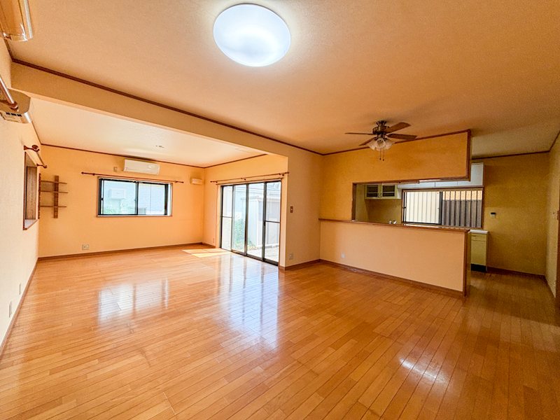 初声町入江中古戸建 内観写真（リビング）