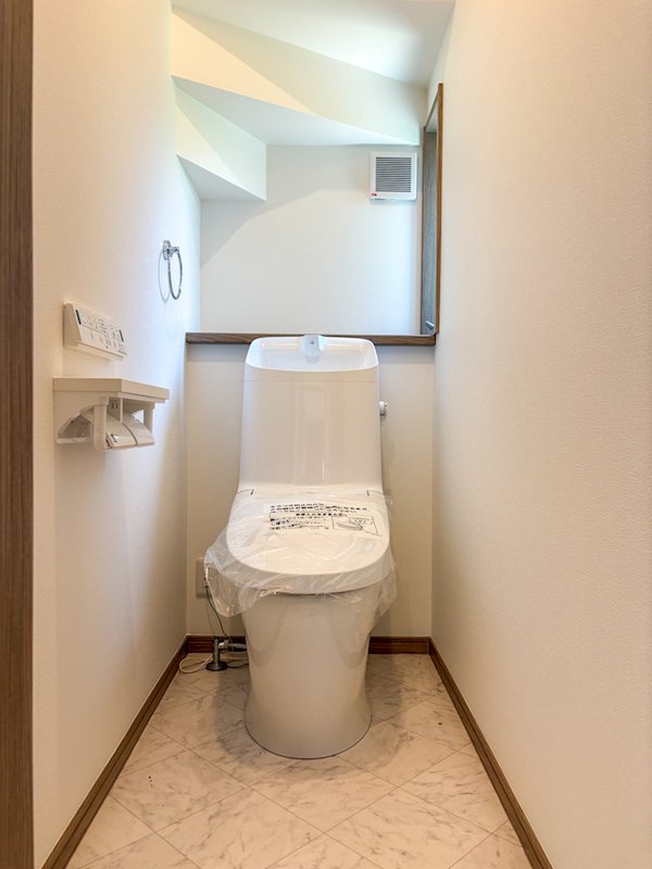 神奈川県横須賀市長沢２丁目 内観写真（トイレ）