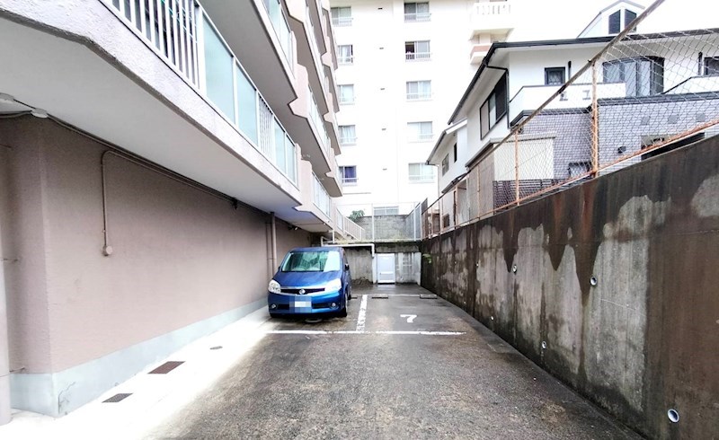 緑地公園リッツハウス 共用部写真（駐車場）