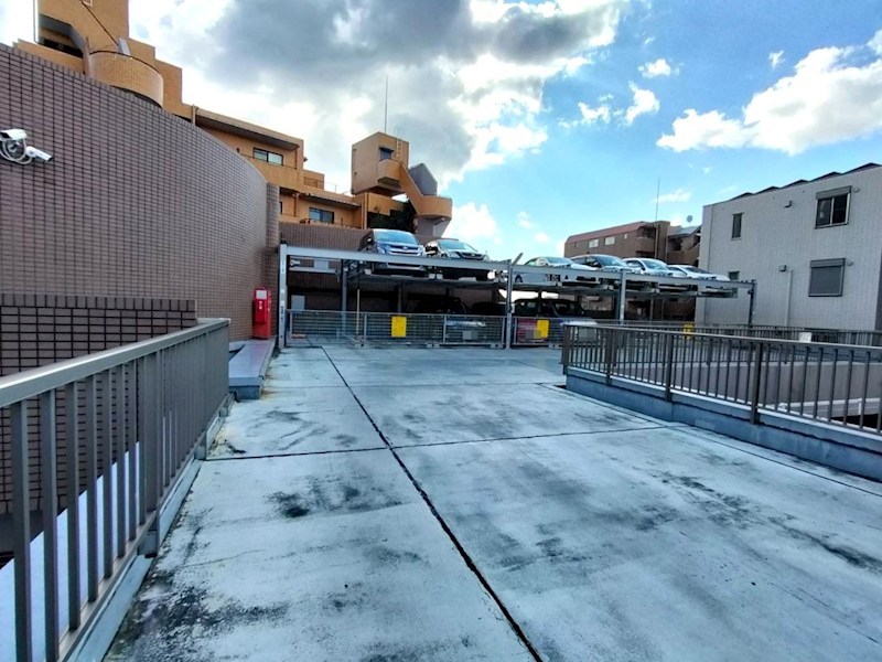 ユニーブル高野台北 共用部写真（駐車場）