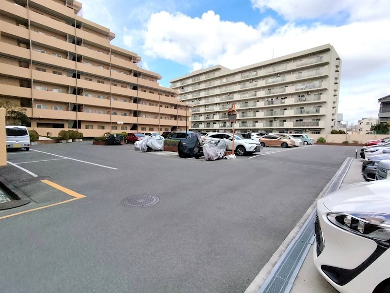 吹田ロイヤルマンション 共用部写真（駐車場）