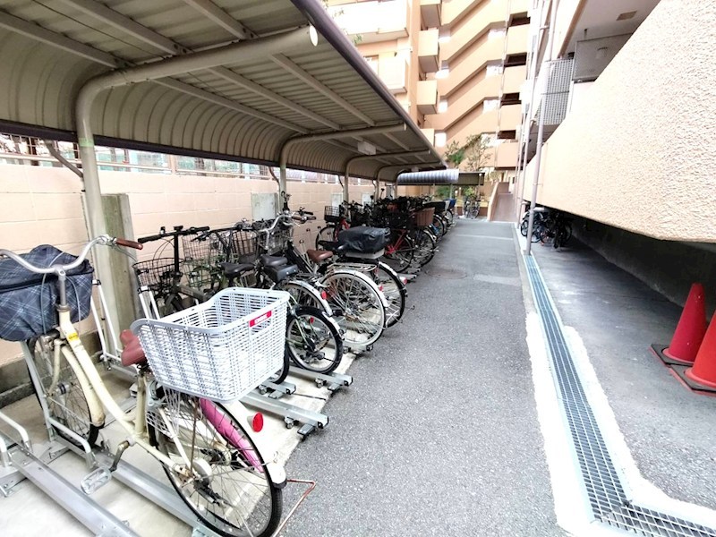 吹田ロイヤルマンション 共用部写真（駐車場）