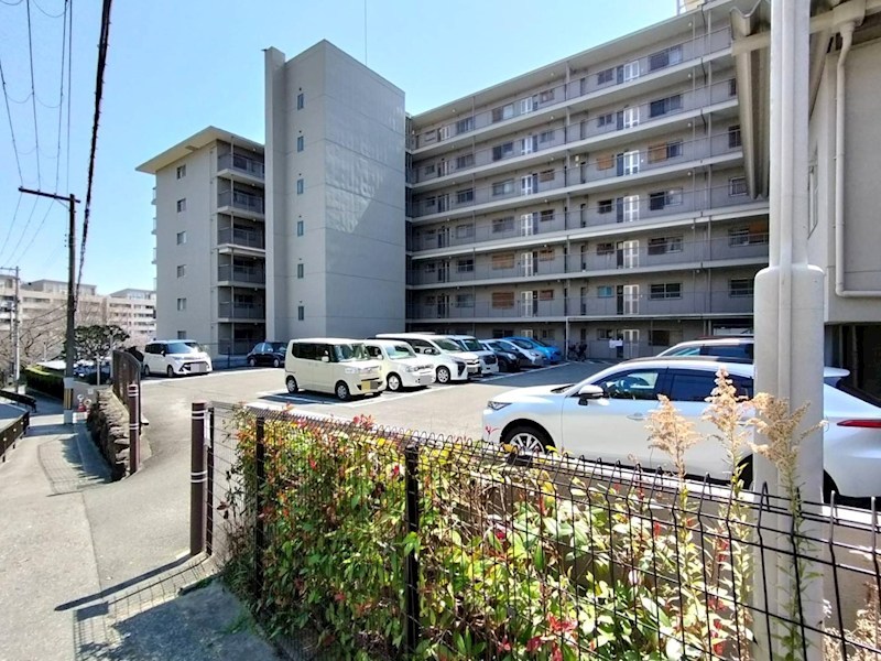 北摂マンション 共用部写真（駐車場）