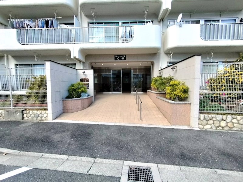 ローズコーポ千里C棟 共用部写真（エントランス）