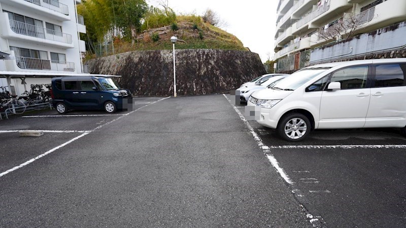 ローズコーポ千里C棟 共用部写真（駐車場）