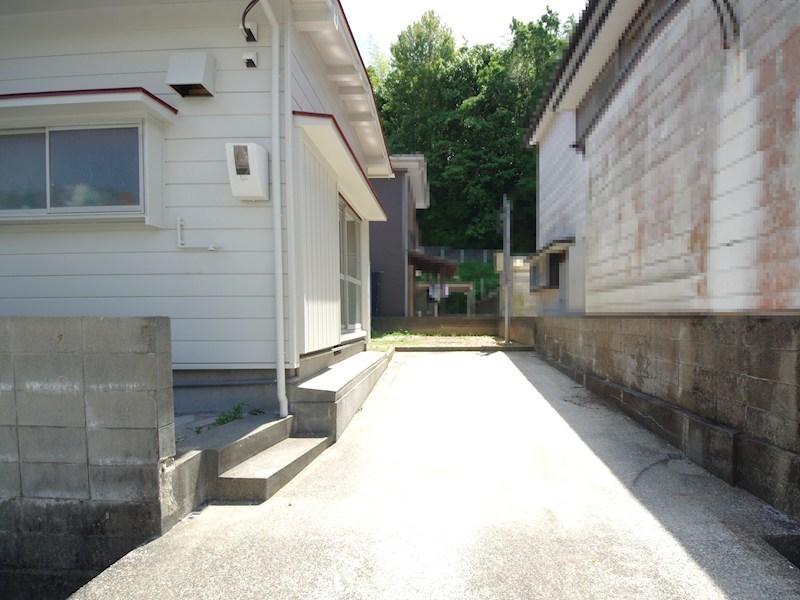 【10/17値下げ】高知市十津５丁目　AA　中古戸建 現地写真（駐車場）