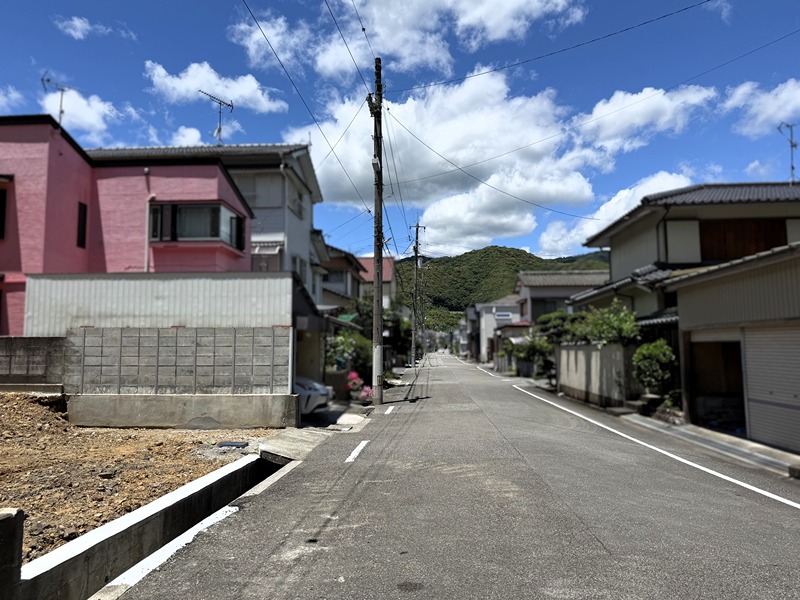【7/3写真追加】高知市加賀野井1丁目　売土地 現地写真（前面道路含む現地写真）