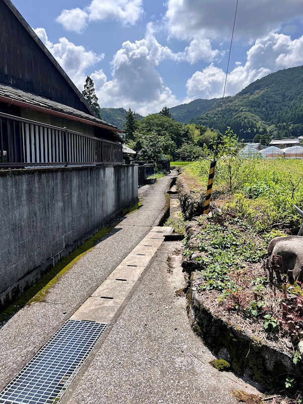 香美市香北町韮生野　中古戸建 現地写真（前面道路含む現地写真）