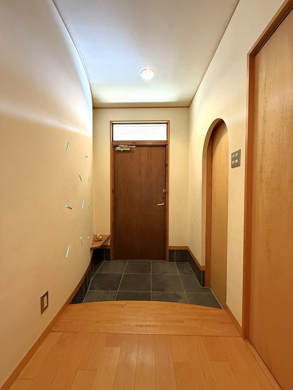 長浜蒔絵台１丁目　中古戸建 現地写真（玄関）