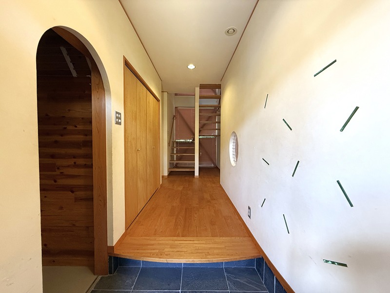 長浜蒔絵台１丁目　中古戸建 現地写真（玄関）