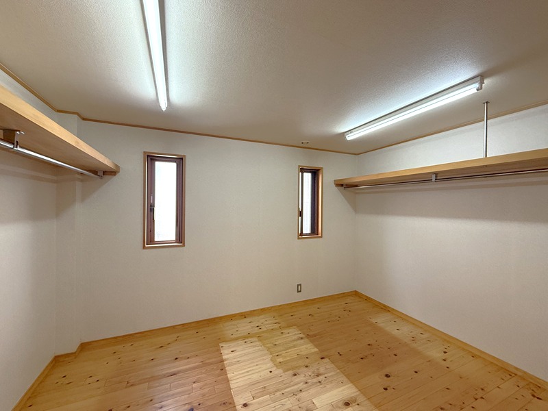長浜蒔絵台１丁目　中古戸建 内観写真（収納）