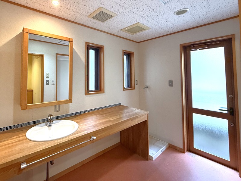 長浜蒔絵台１丁目　中古戸建 内観写真（洗面台・洗面所）