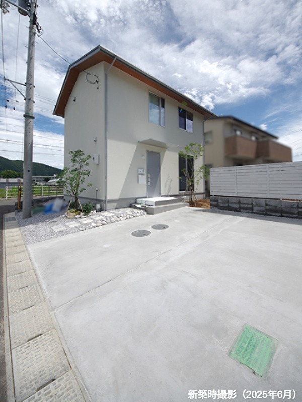 【10/8新着】土佐市蓮池　中古戸建 現地写真（駐車場）
