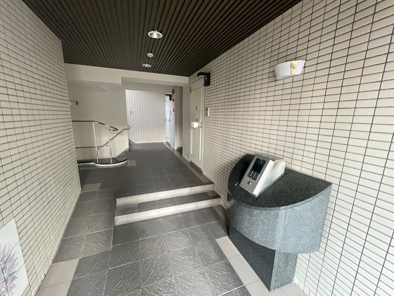 荘苑江南 共用部写真（エントランス）