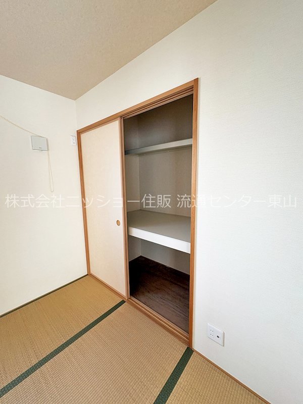 愛知県長久手市前熊一ノ井 内観写真（収納）