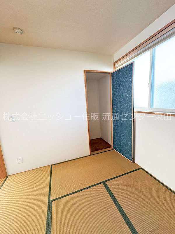 愛知県長久手市前熊一ノ井 内観写真（収納）