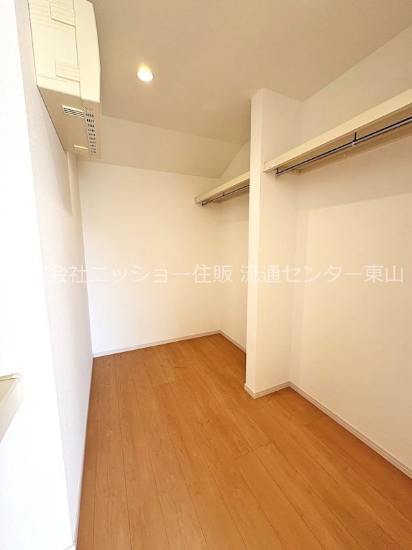 愛知県長久手市前熊一ノ井 内観写真（収納）