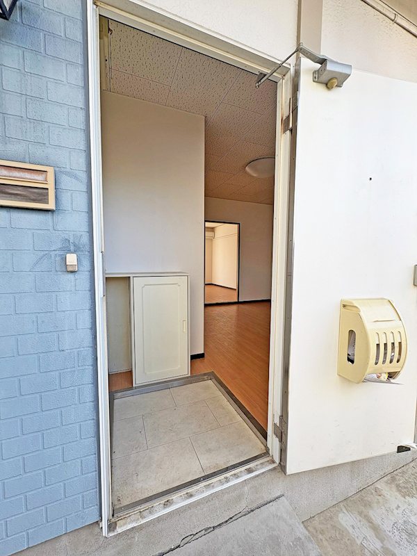 愛知県江南市前飛保町栄 現地写真（玄関）