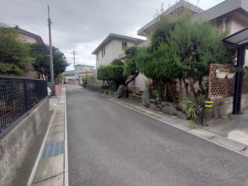 鈴鹿市寺家１丁目　中古戸建 現地写真（前面道路含む現地写真）