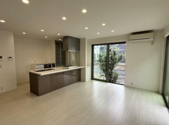 【会員限定】鈴鹿市野町南1　中古戸建 内観写真（リビング）