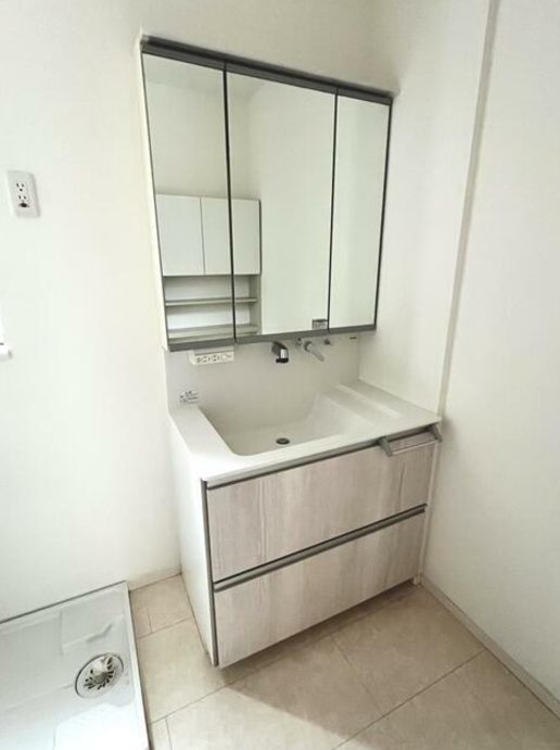 【会員限定】鈴鹿市野町南1　中古戸建 内観写真（洗面台・洗面所）