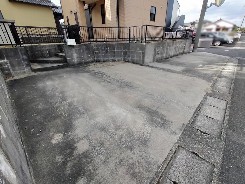 鈴鹿市寺家２丁目　中古戸建 現地写真（駐車場）
