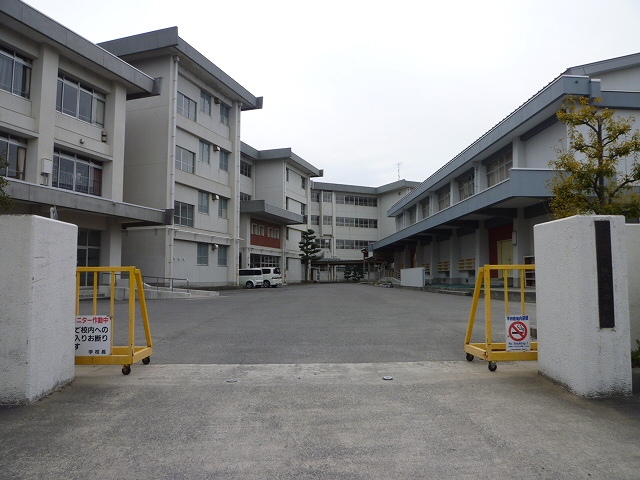 鈴鹿市寺家２丁目　中古戸建 小学校