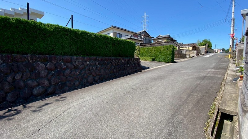 【会員限定】鈴鹿市自由ヶ丘3丁目 中古戸建 約385坪 現地写真（前面道路含む現地写真）