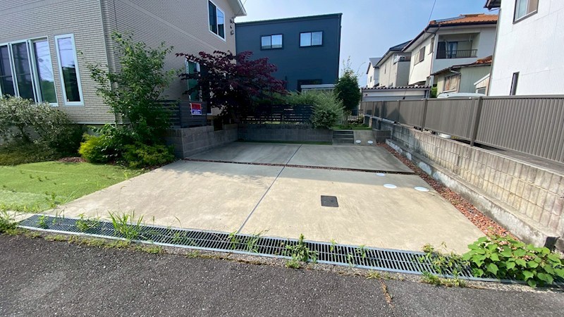 鈴鹿市鈴鹿ハイツ 中古戸建 66.25坪 現地写真（駐車場）