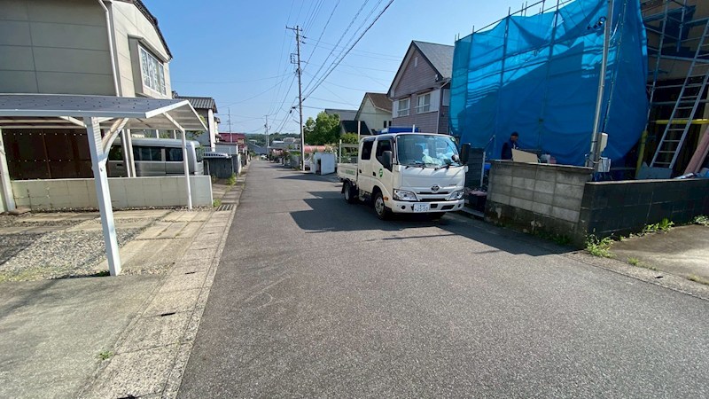 亀山市川合町 中古戸建 181.88㎡ 現地写真（前面道路含む現地写真）
