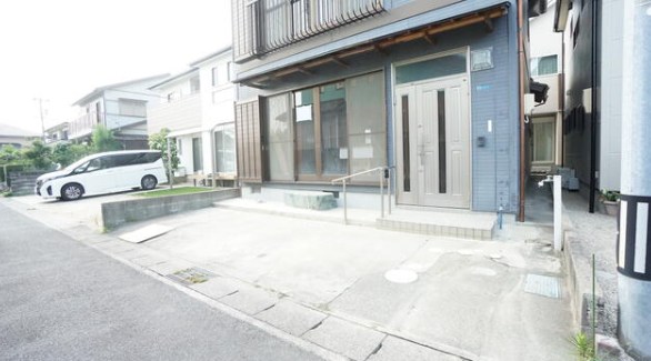 鈴鹿市道伯２丁目 リフォーム済中古戸建 現地写真（駐車場）