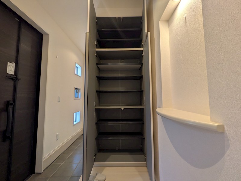 鈴鹿市稲生塩屋1丁目 中古戸建 内観写真（収納）