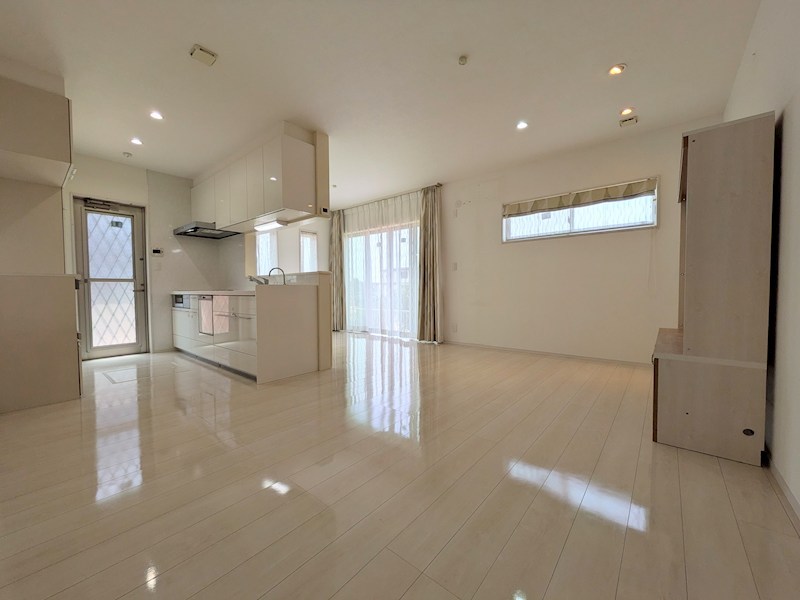 鈴鹿市稲生塩屋1丁目 中古戸建 内観写真（リビング）