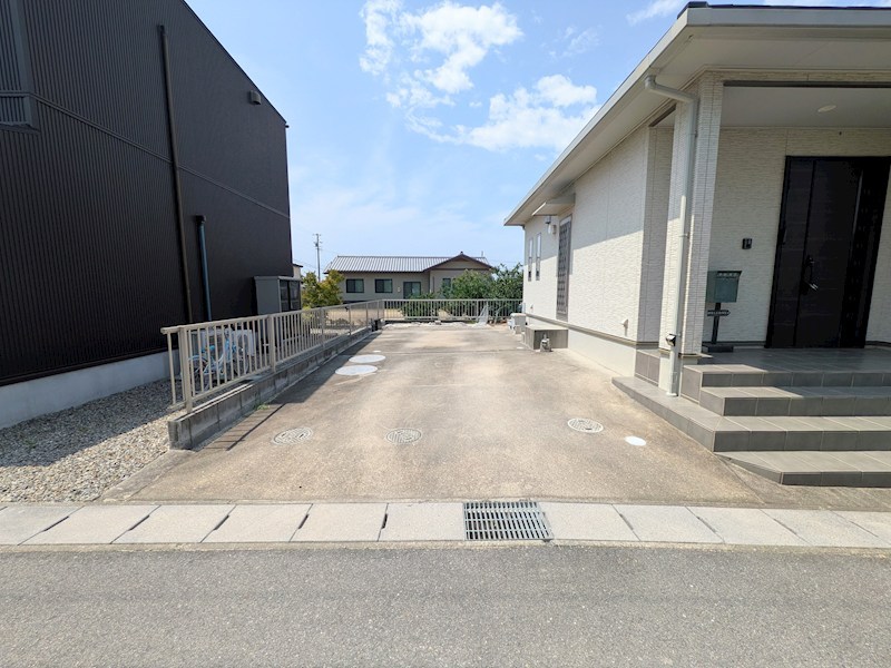 鈴鹿市稲生塩屋1丁目 中古戸建 現地写真（駐車場）