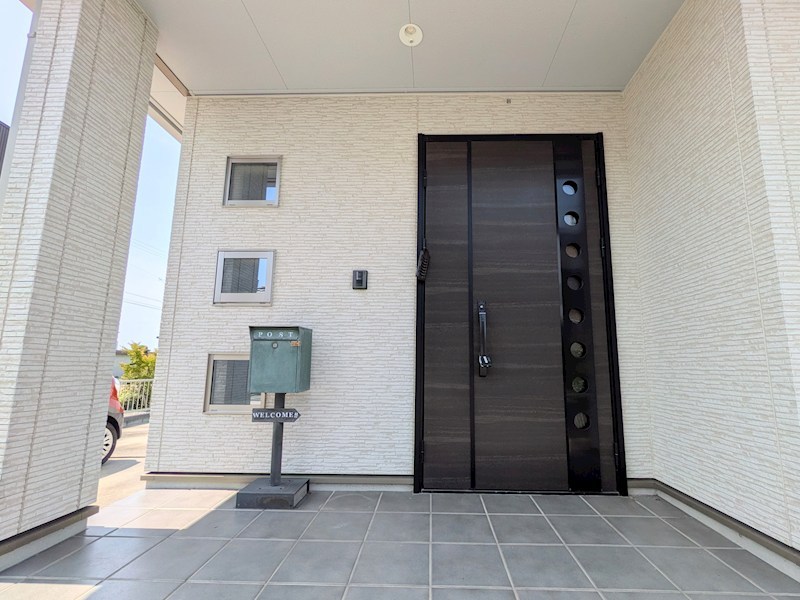 鈴鹿市稲生塩屋1丁目 中古戸建 現地写真（玄関）