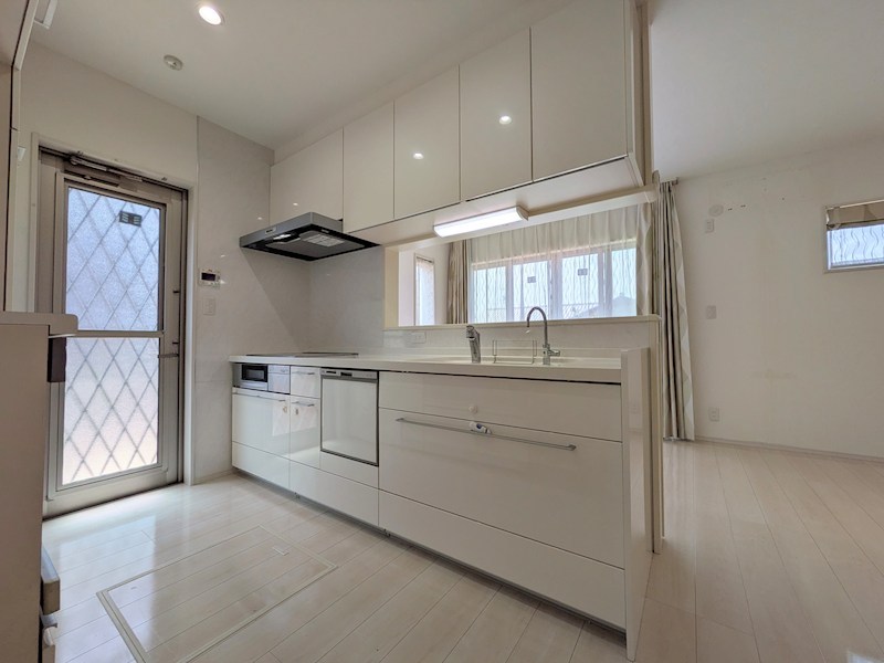 鈴鹿市稲生塩屋1丁目 中古戸建 内観写真（キッチン）