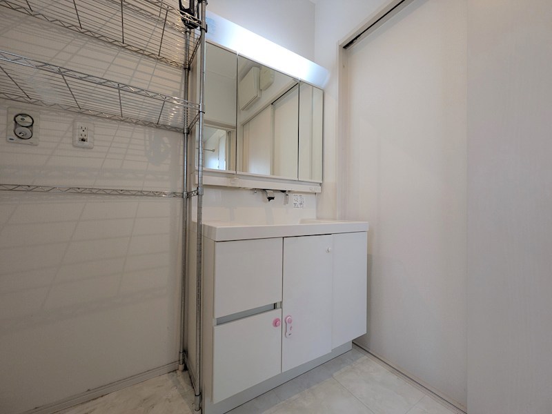 鈴鹿市稲生塩屋1丁目 中古戸建 内観写真（洗面台・洗面所）