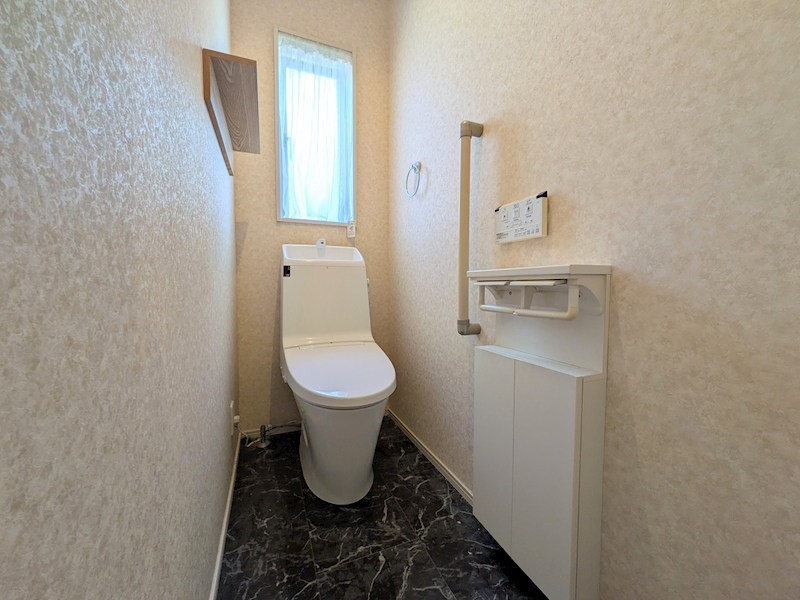鈴鹿市稲生塩屋1丁目 中古戸建 内観写真（トイレ）