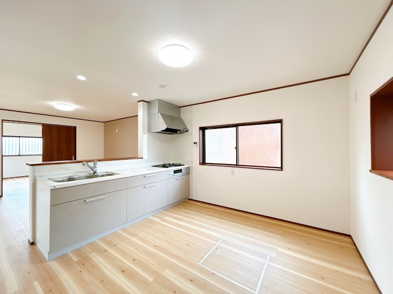 鈴鹿市自由ヶ丘2丁目 中古戸建 内観写真（キッチン）