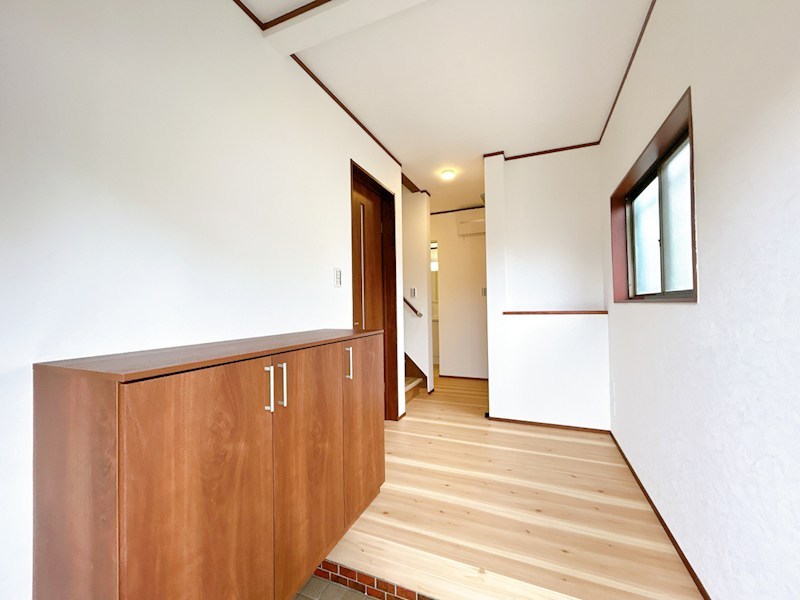 鈴鹿市自由ヶ丘2丁目 中古戸建 現地写真（玄関）