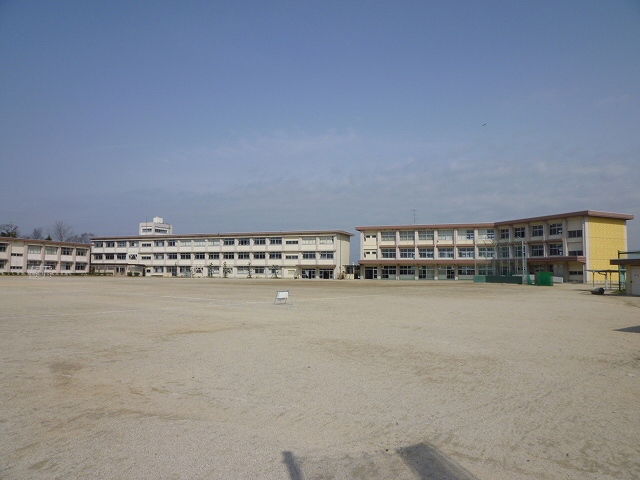 鈴鹿市磯山①号棟 新築戸建 全２棟 中学校