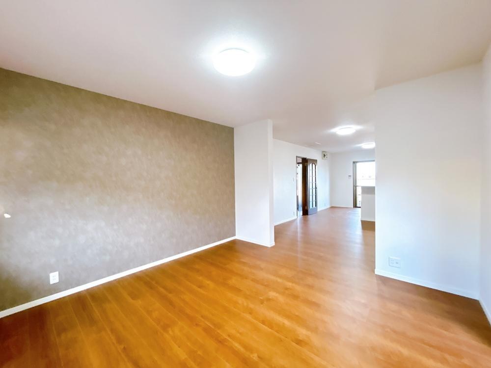 鈴鹿市南玉垣町 中古戸建 内観写真（リビング）