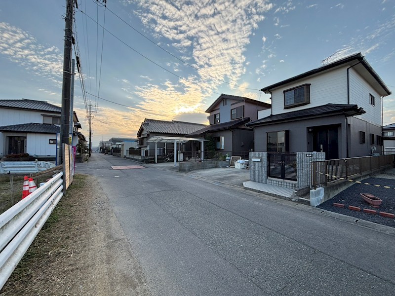 鈴鹿市南玉垣町 中古戸建 現地写真（前面道路含む現地写真）