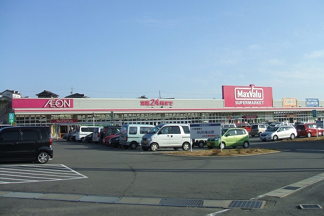 亀山市川合町　中古戸建 スーパー