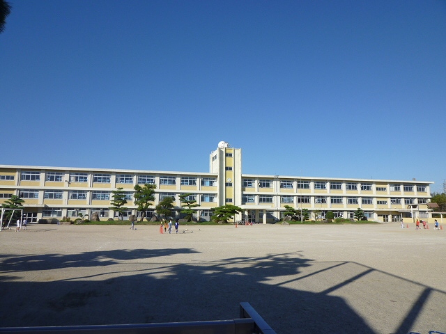 鈴鹿市竹野2丁目 中古戸建 小学校