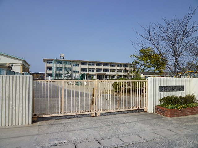 鈴鹿市小田町 中古戸建 小学校
